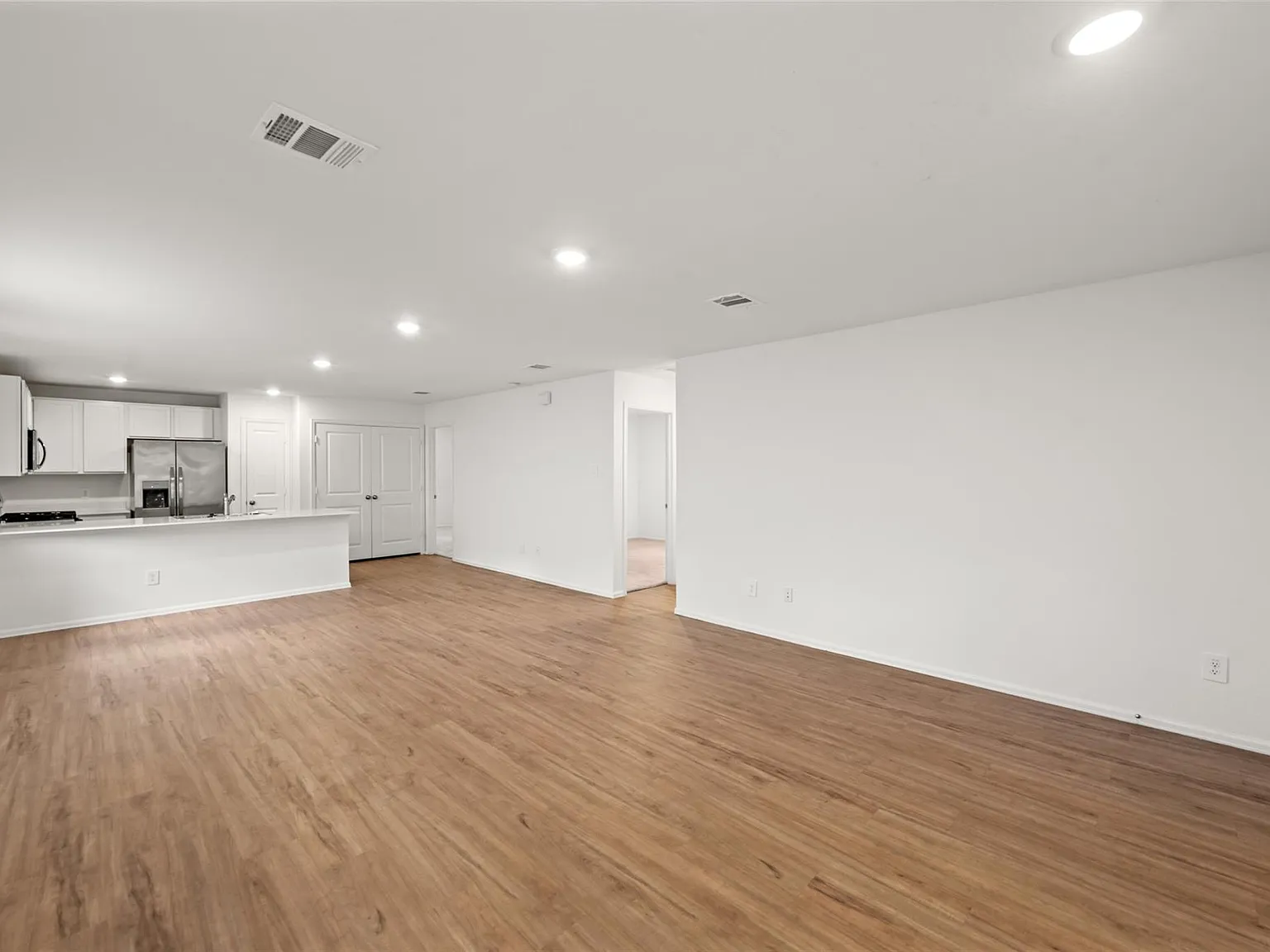 3 bed, 2.0 bath, 1311 sqft, $1,700 — Photo 3