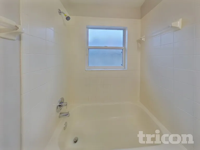 1067 Stoneham Dr — Photo 14
