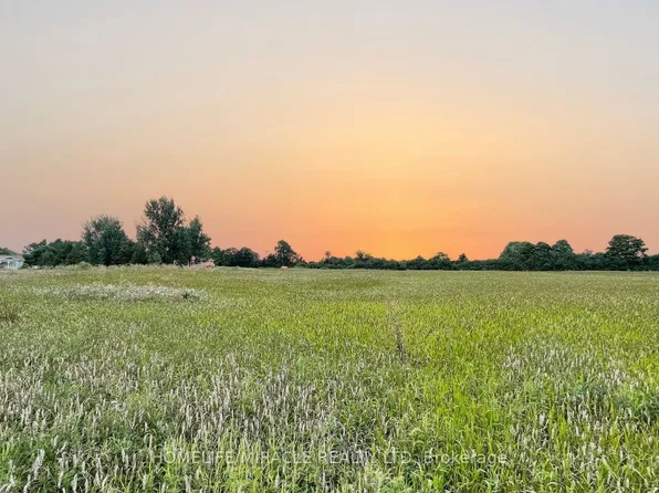 18373 Loyalist Pkwy, Prince Edward County, ON K0K 2J0