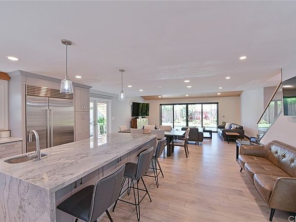 5th image of 2091 Balmoral Pl