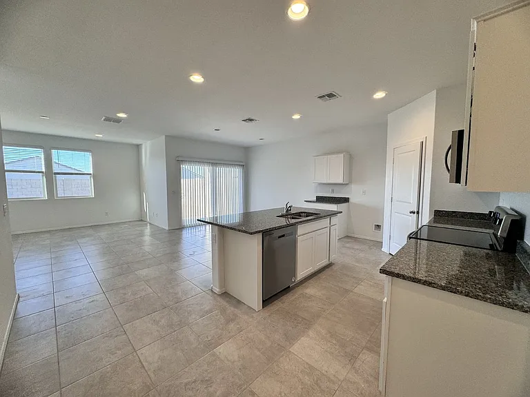 1137 W Chimes Tower Dr — Photo 4