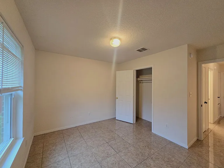 5705 Mandalay — Photo 29