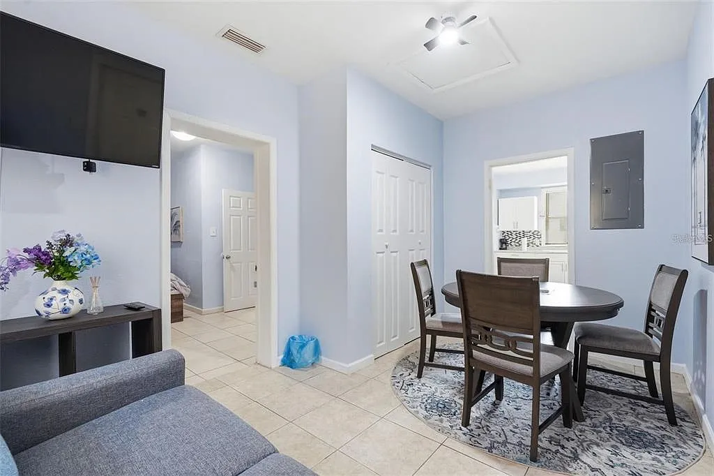 2 bed, 1.0 bath, 750 sqft, $1,750 — Photo 3
