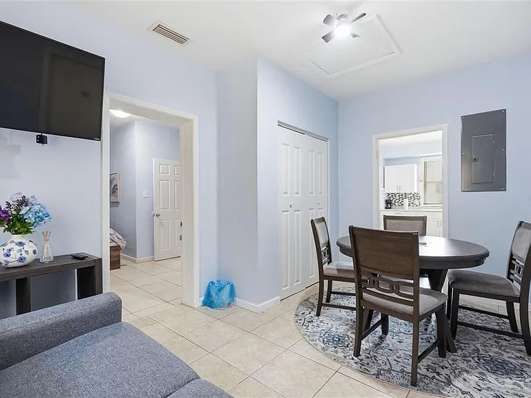 10107 N Aster Ave — Photo 3