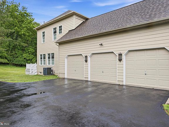4th image of 4 Strickland Way