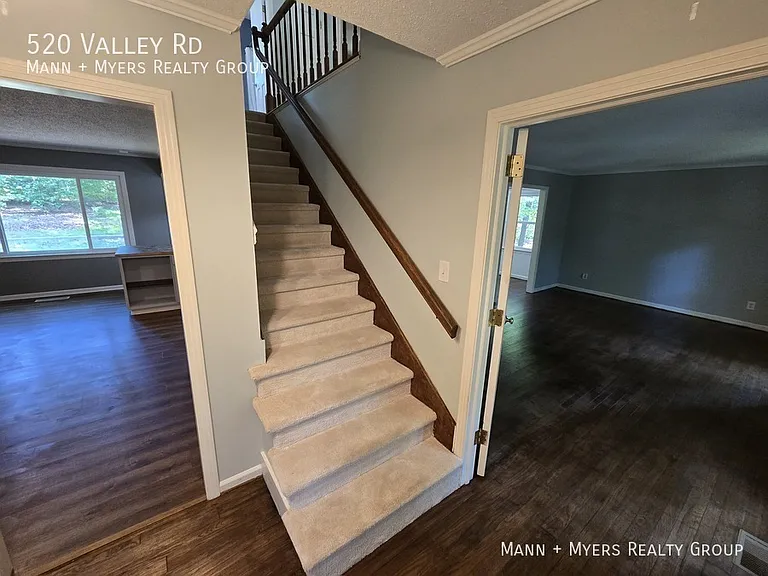 520 Valley Rd — Photo 9