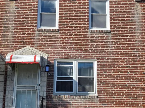 211 Lardner St, Philadelphia, PA 19111