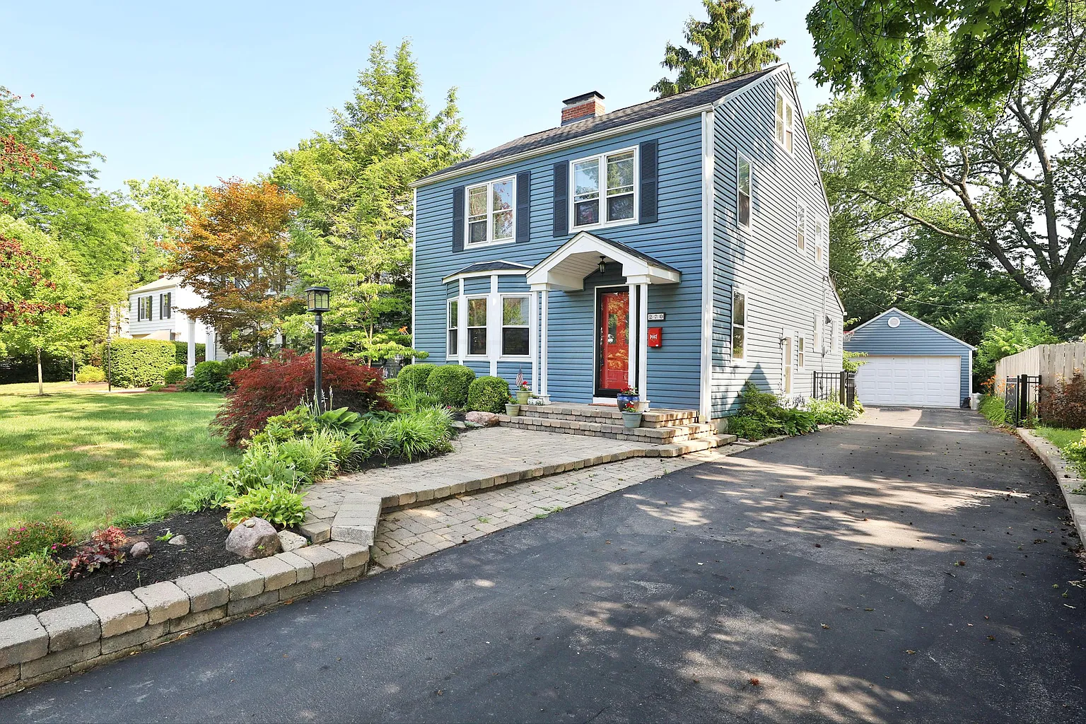 270 E Schreyer Pl photo 1