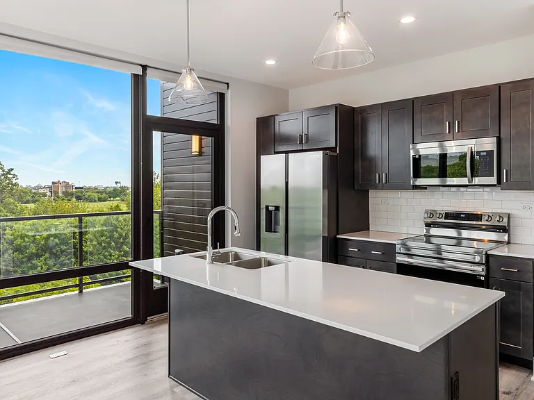 The Pierce At 7 Van Buren — Photo 10