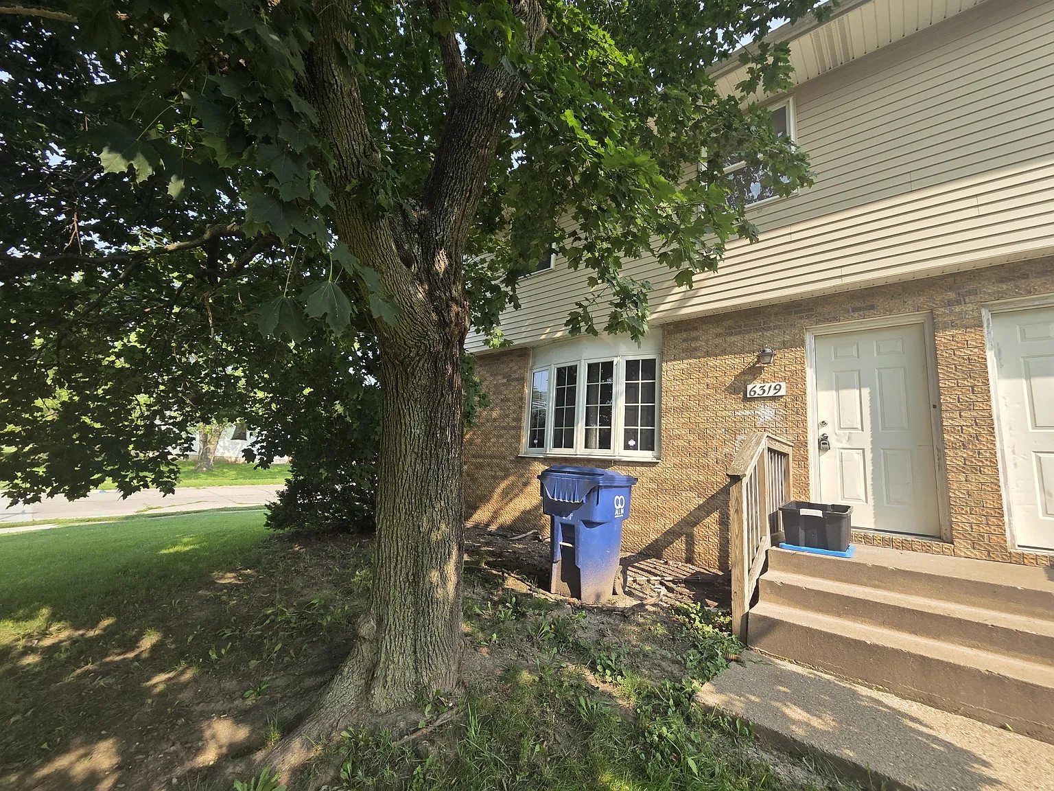 3 bed, 1.5 bath, 1100 sqft, $1,100 — Photo 1