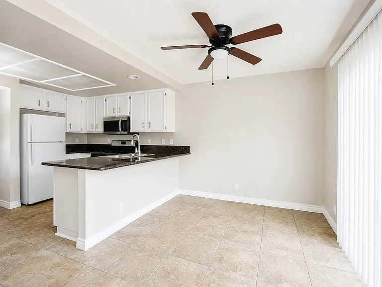 1112 S Cypress Ave #48 — Photo 4