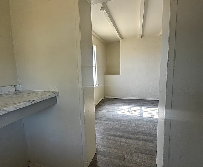 376 W Columbia St — Photo 8