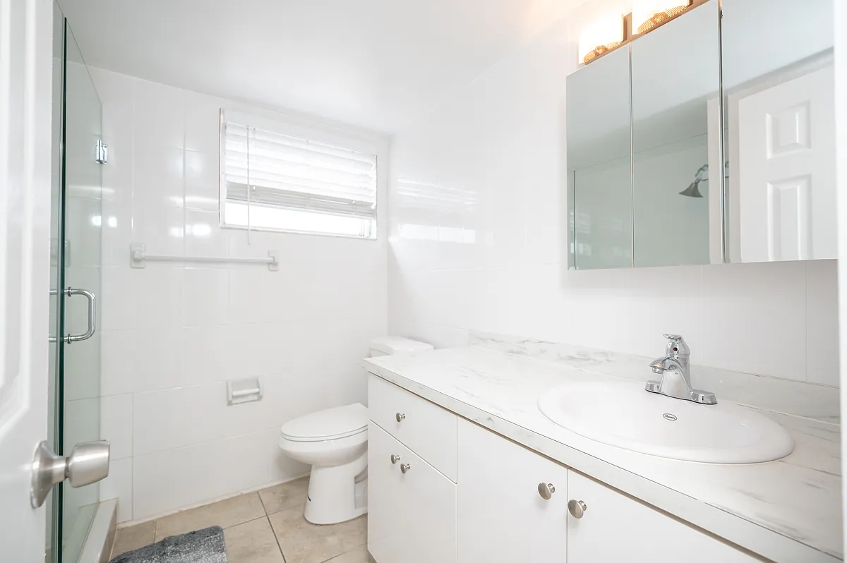 Building Photo - 500 NE 26th St #5D