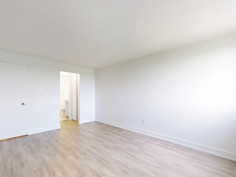 500 Proudfoot Ln — Photo 10