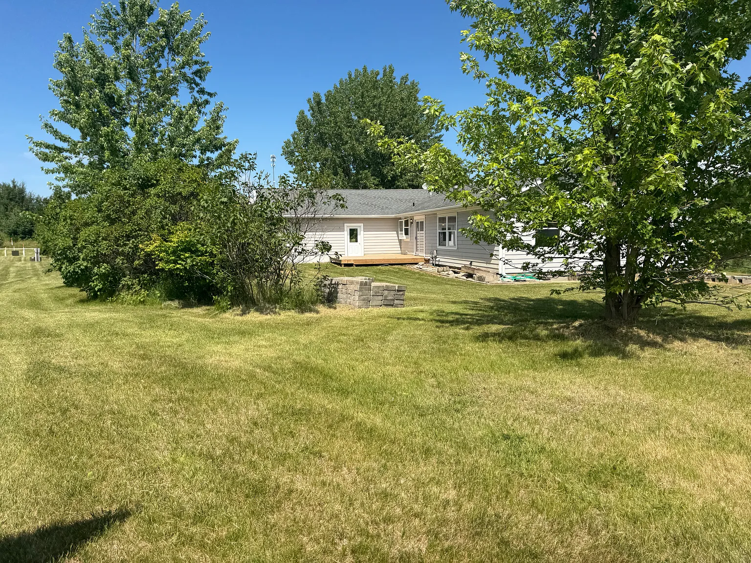 6 bed, 3584 sqft, $2,950 — Photo 3