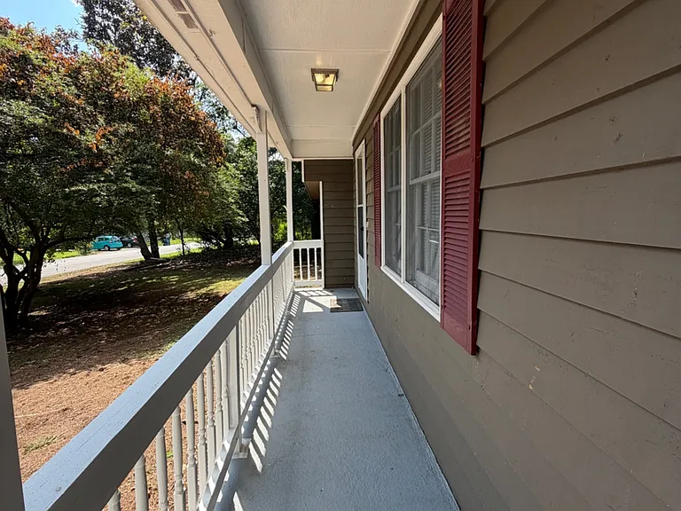 734 Marthas Dr — Photo 2