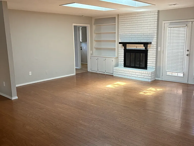 7725 NW 20th St — Photo 3