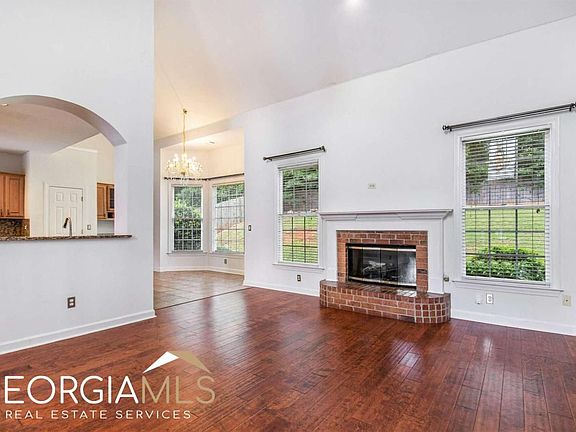 5th image of 1010 Arbor Creek Dr