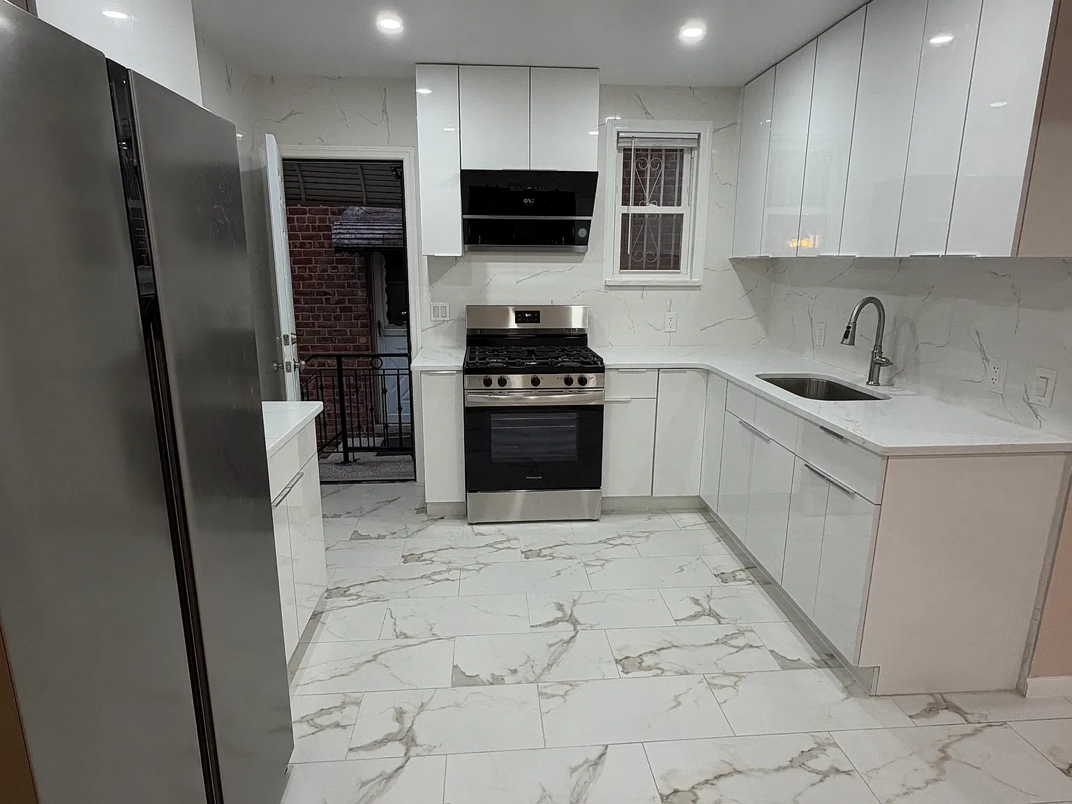 3 bed, 1.5 bath, 1000 sqft, $2,800 — Photo 4