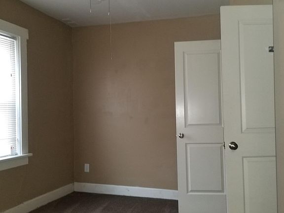 4th image of 911 W 40th Ter APT 4
