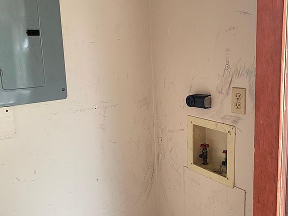 2nd image of 1307 Redwood Ln #207