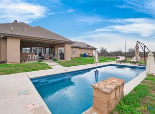 494 Flash Cir, Luling, TX 78648