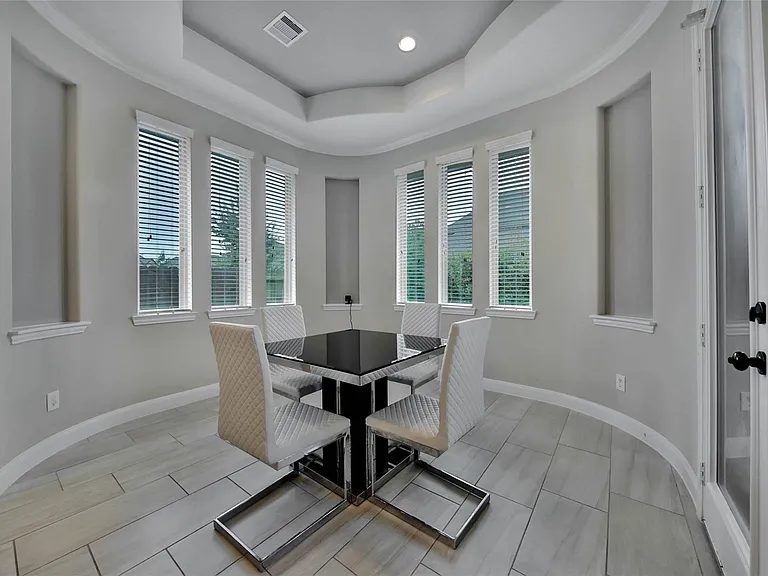 2718 Carriage Hollow Ln — Photo 12