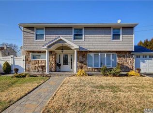 241 N Utica Ave, Massapequa, NY 11758