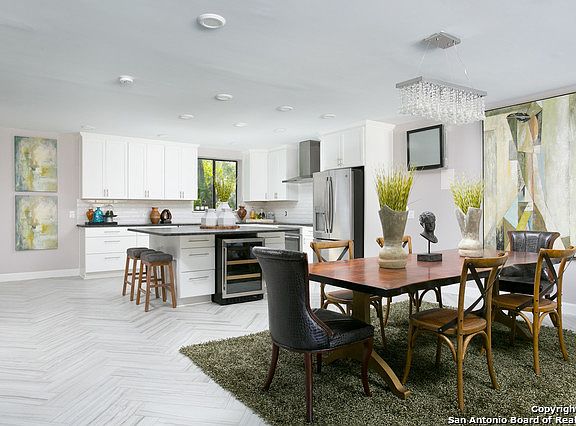 4th image of 823 E Park Ave