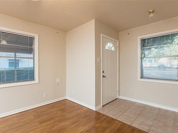 3rd image of 142 West Shr