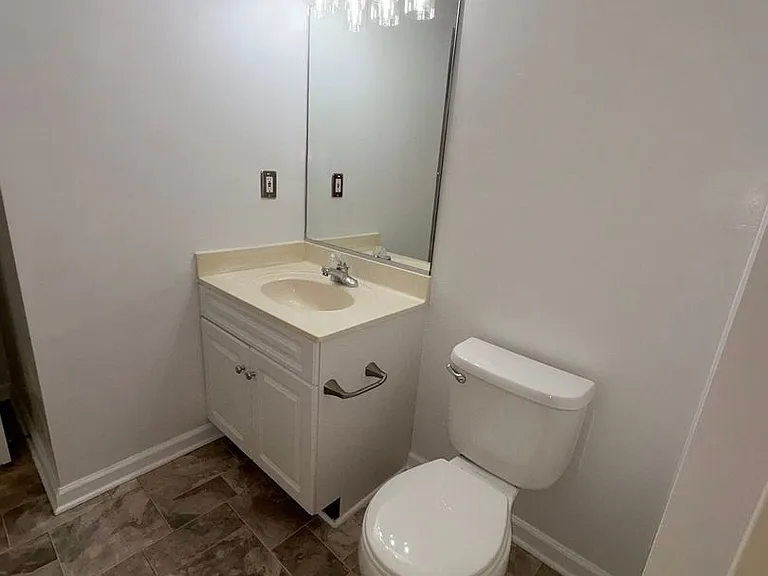 2204 Lesner Cres #200 — Photo 21