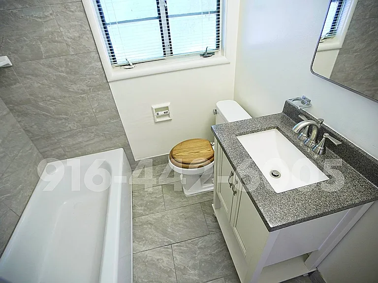 2426 P St #10 — Photo 5