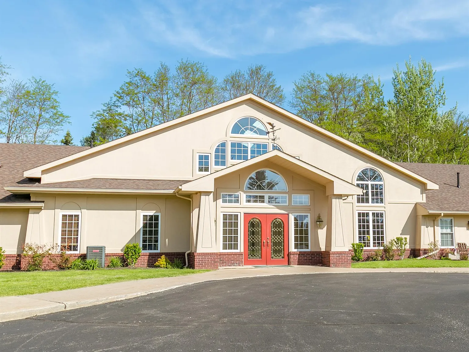Eaglestone Village — Photo 4