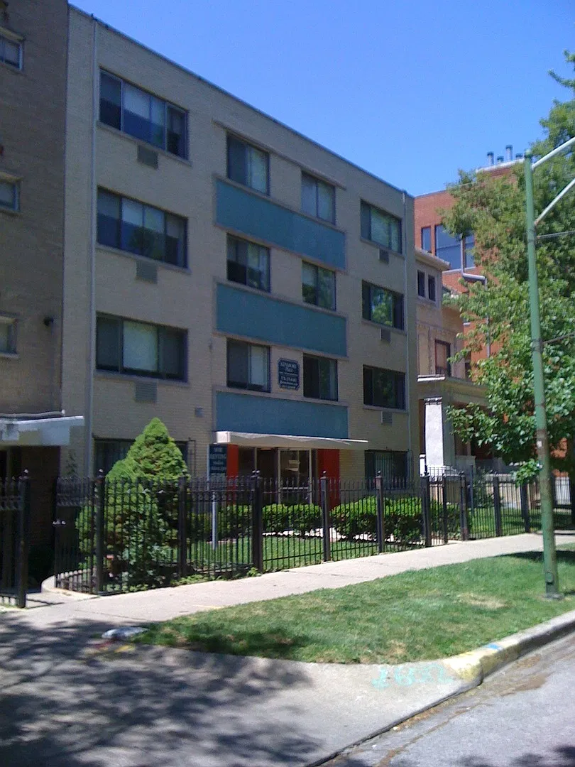 6012 N Kenmore Ave — Photo 2