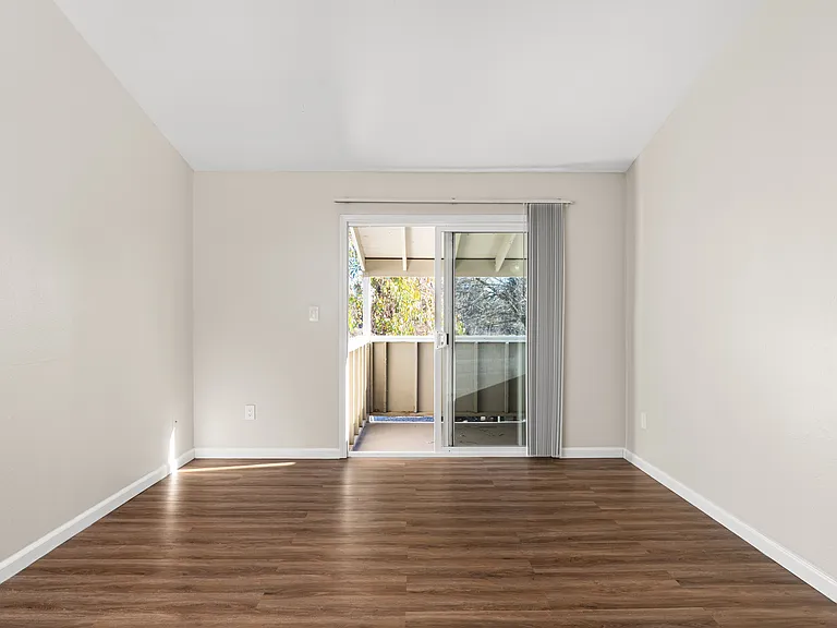 Menlo Pointe — Photo 24