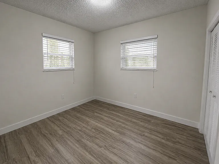8541 Grand Canal Dr — Photo 9