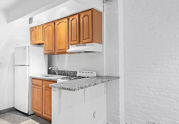 5th image of 84 E 3rd St APT 5A