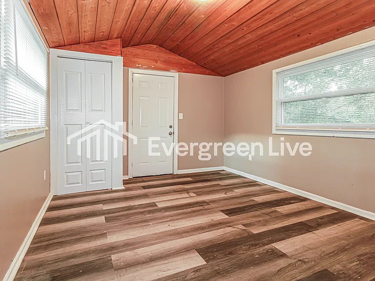 513 Forest Hills Dr — Photo 6