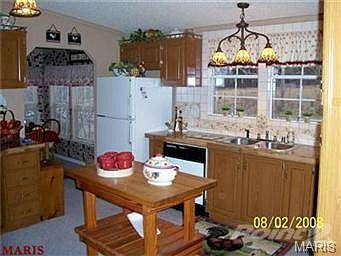 5th image of 935 Oak Dr
