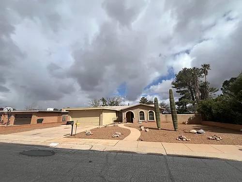 501 E Suffolk Dr Photo 1