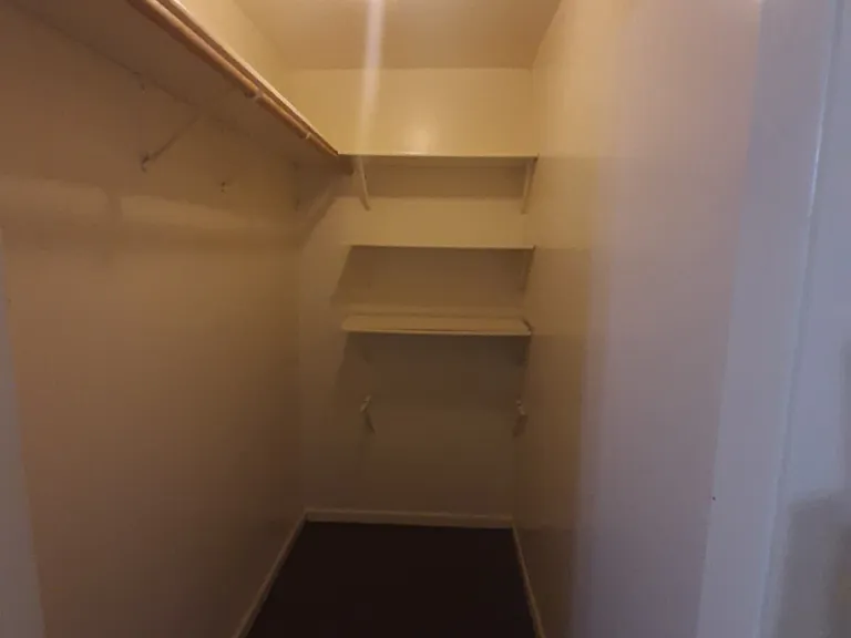 923 W Oak Butlers #1 — Photo 11