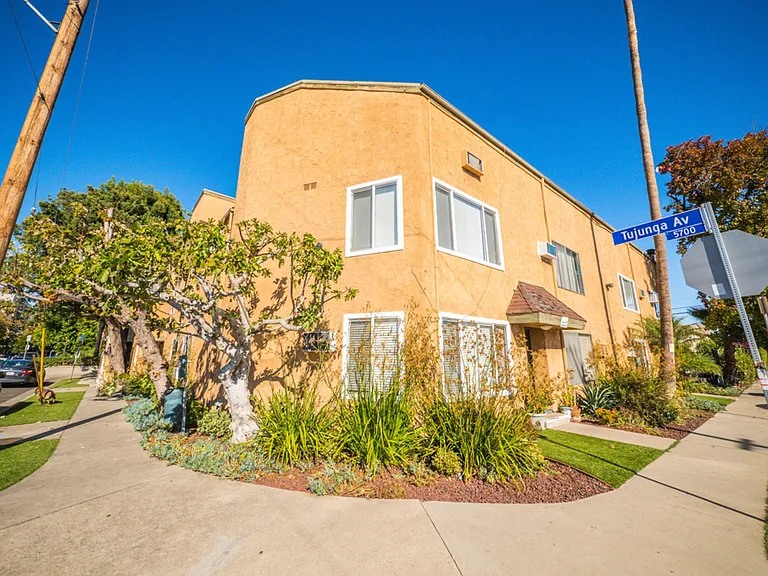 5708 Tujunga Ave — Photo 4