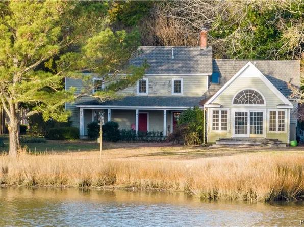 71 Susan Ln, Port Haywood, VA 23138