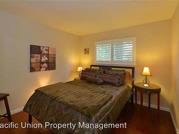 5th image of 1011 Round Hill Cir
