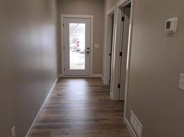 709 Washington St #3, Decorah, IA 52101