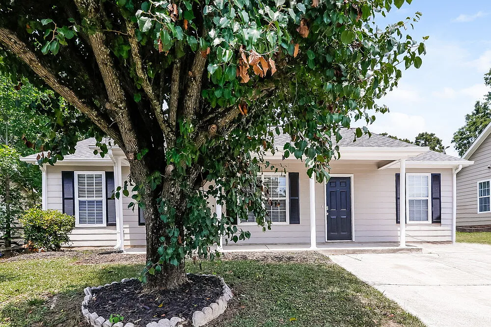 3 bed, 2.0 bath, 1102 sqft, $1,780 — Photo 1