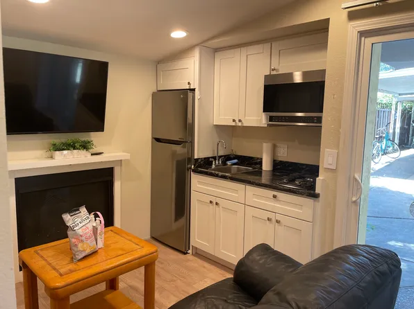 3 Hampton Ct, Los Altos, CA 94022