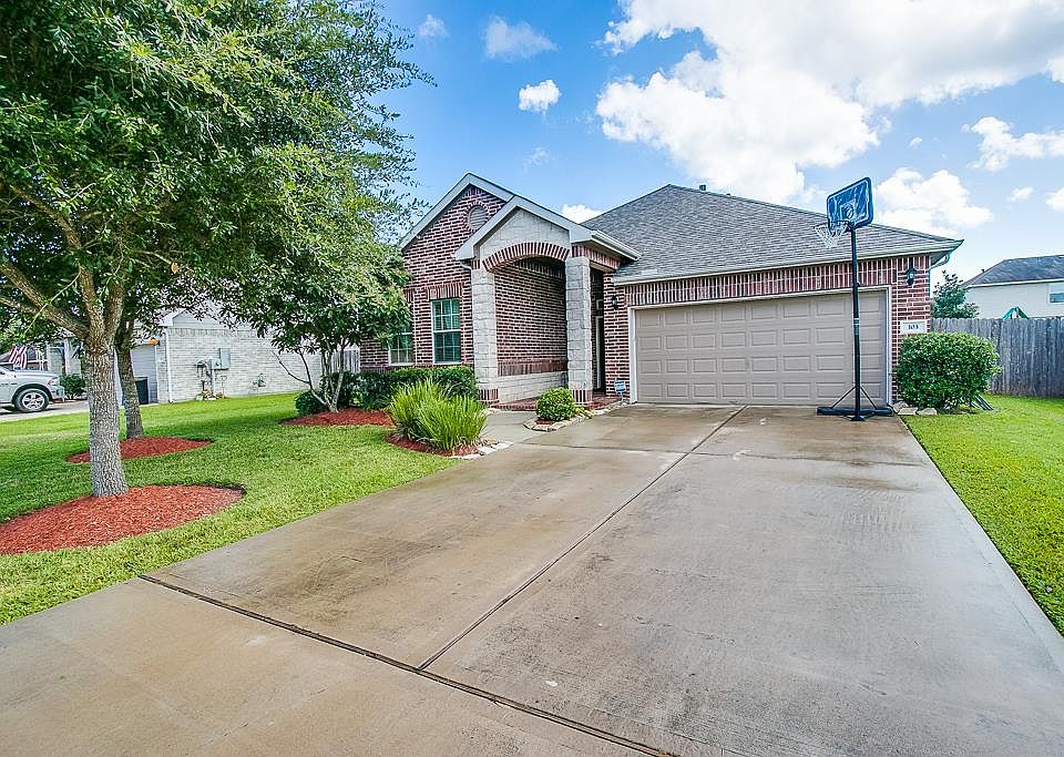 1st image of 103 Avery Springs Ln