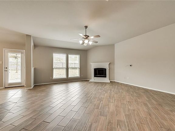 5th image of 2813 Pecan Grove Dr