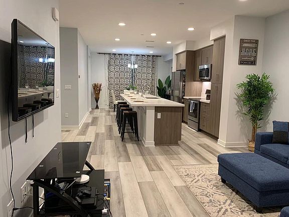 2nd image of 828 Aloe Pl